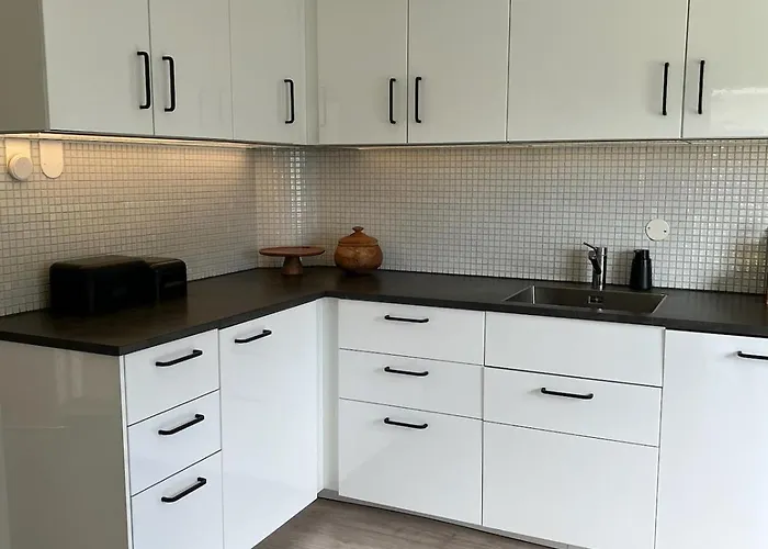 Cozy Detached House For Rent At Stadium